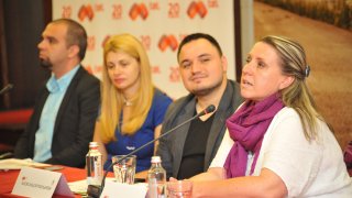 приемни родители