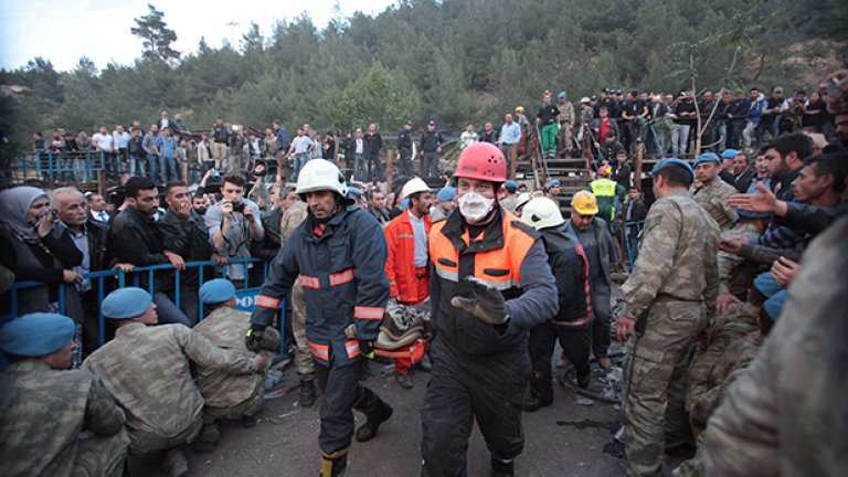 80 души са спасени живи, но с наранявания, а четирима от тях са в критично състояние