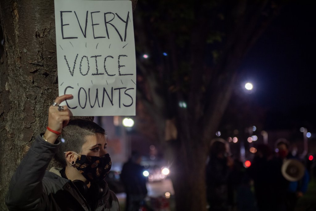 "Пребройте всеки глас" и в Бостън, Масачузетс.