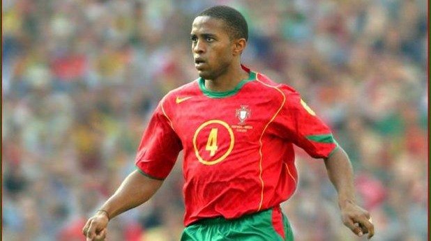 Защитникът изигра над 50 мача за националния отбор на Португалия и игра във финала на Евро 2004, но го загуби