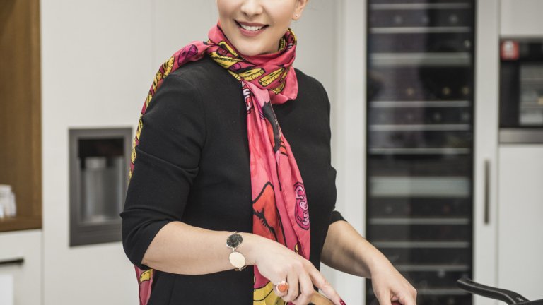 Домашно парти преди концерт: мирише на парфюм или на печено?