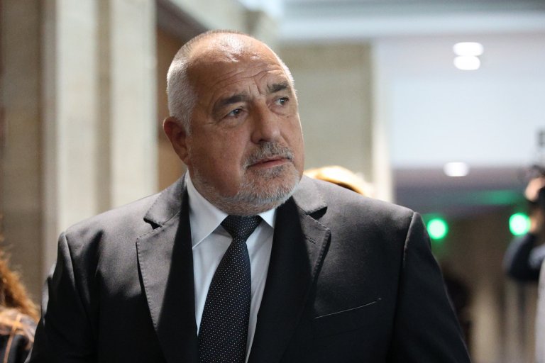 От изборната нощ насам Борисов тръби за победата на партията си и споменава как ще работи с новите западни лидери в перфектен синхрон. Проблемът му обаче не са външните, а вътрешните партньори.