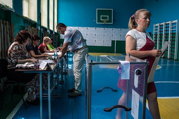 Секциите за гласуване са празни в Донецк и Луганск, в Киев има опашки 
