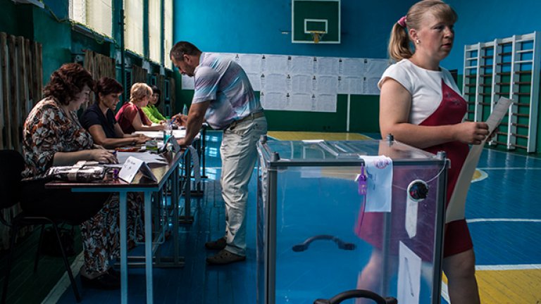 Секциите за гласуване са празни в Донецк и Луганск, в Киев има опашки 
