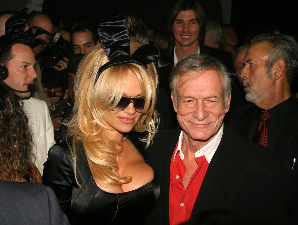 С основателя на Playboy, Хю Хефнър, имат специална връзка