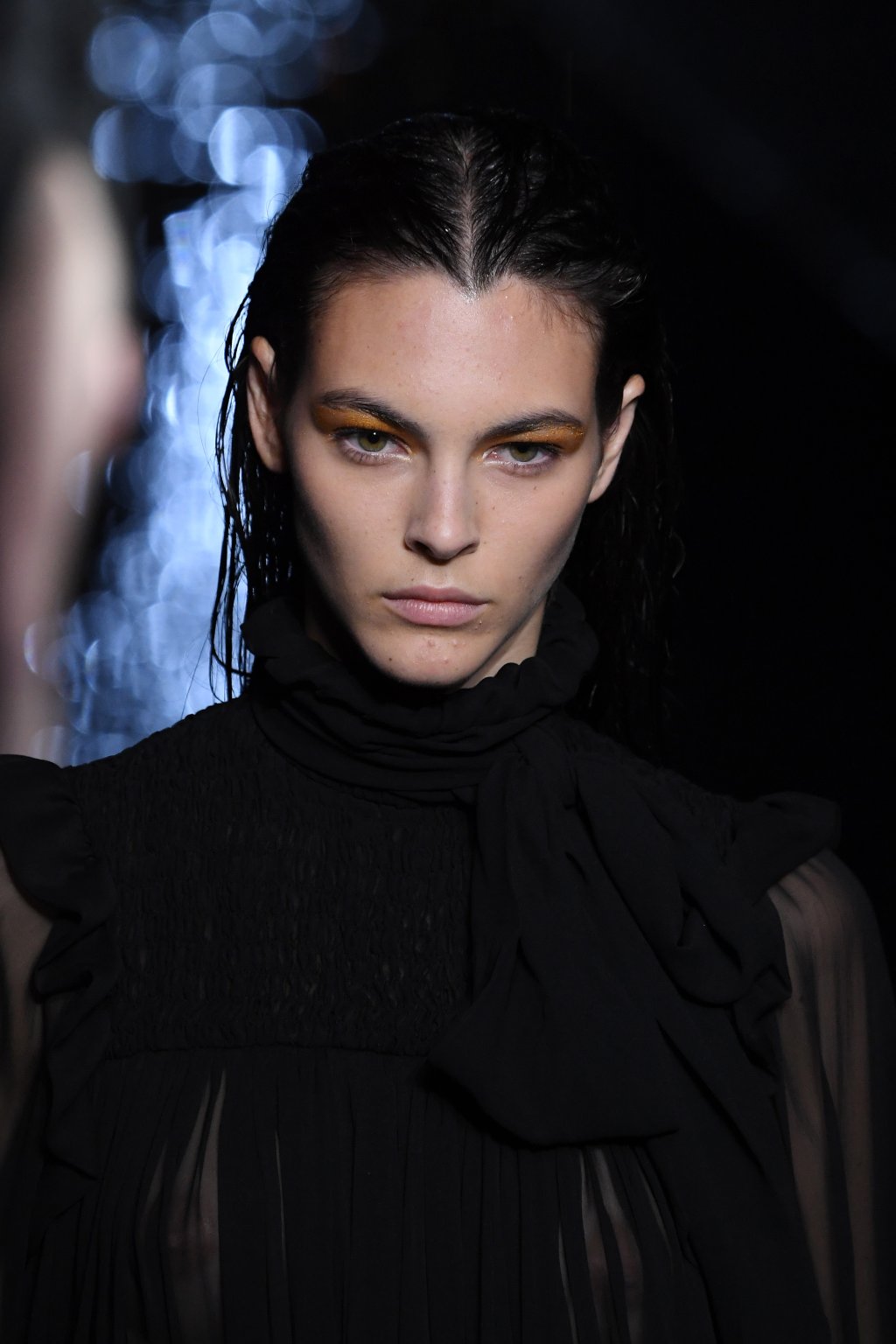 Модел на YSL за сезон пролет-лято 2019 година
