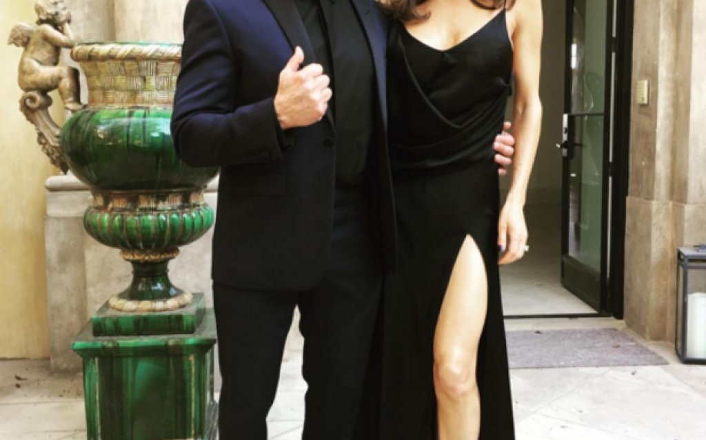 Слай Сталоун пусна тази снимка, на която позира със съпругата си Дженифър Флавин преди церемонията по раздаването на "Оскар"-ите.

Вижте в галерията кой какви снимки иззад кулисите на церемонията пусна в Instagram