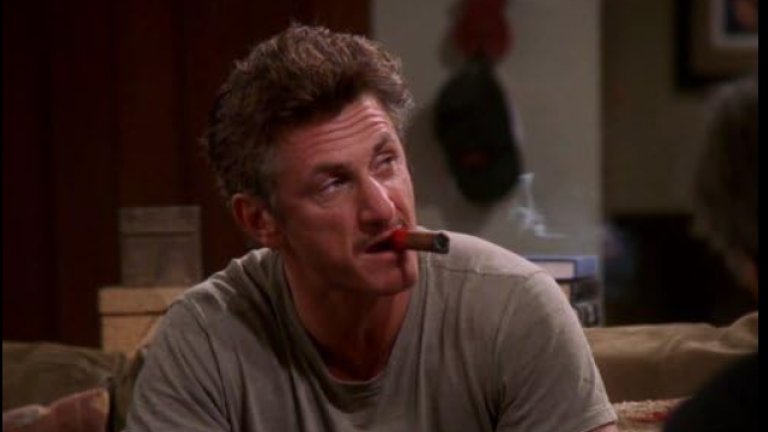 Шон Пен

Актьорът е част от групата за подкрепа на Чарли, където пушат пури, играят покер и обсъждат проблемите си. Гостуването му е записано в 11 епизод от 2 сезон на сериала.