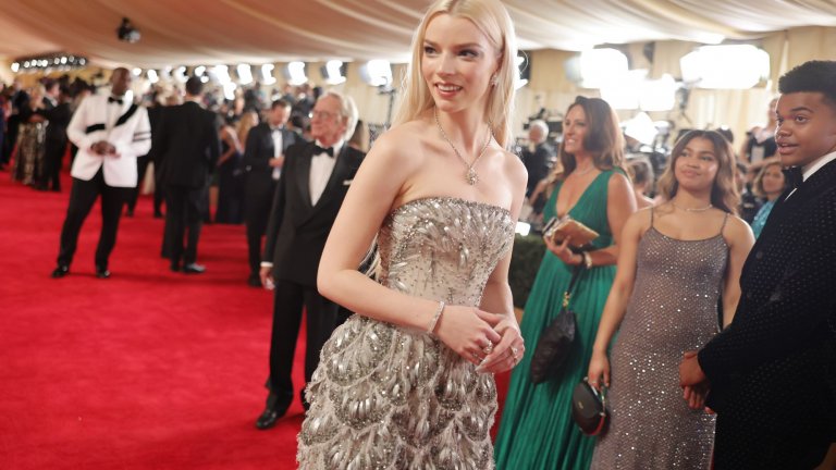 Роклята Junon на Dior, носена от Аня Тейлър-Джой.