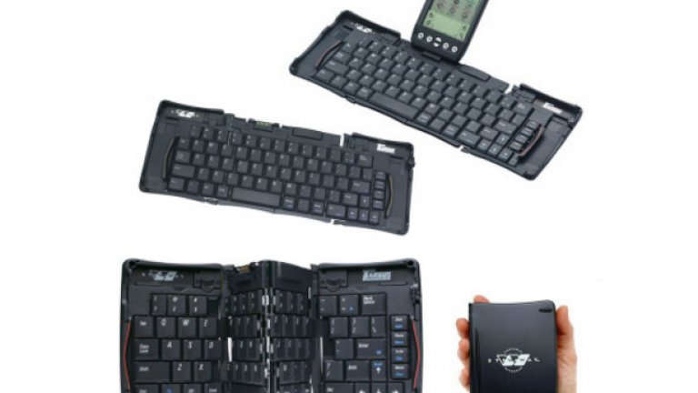 Сгъваемата клавиатура
За да направят писането на първите джобни компютри по-лесно Think Outside разработват една от първите пълноценни сгъваеми клавиатури - Stowaway. Подобно на днешните dock клавиатури, тя се свързва директно с джобния компютър и позволява комфортно писане. Когато не ви трябва, тя се сгъва и става колкото портфейл.