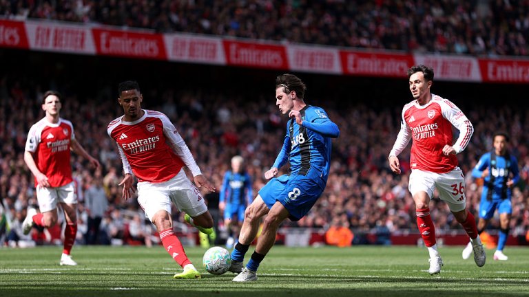 Арсенал се издъни срещу Борнемут и даде възможност на Сити да скъси дистанцията
