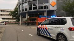 Мъж взе за заложник жена в радио в Холандия