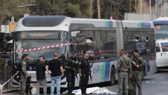 Двама стрелци са нападнали автобус на градския транспорт