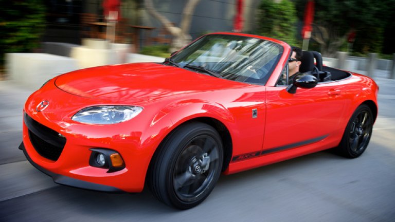 Mazda MX-5 Miata (2005-2014)
Макар и да е по-голяма от предшествениците си, новата Miata остава вярна на дизайна  на марката. Новия модел разползага с 2-литров двигател, мощност 167 к.с. и  шестскоростна ръчна трансмисия. За покрива съществува вариант за избор между стандартен ръчно прибиращ се гюрук и механично задвижващ се твърд покрив