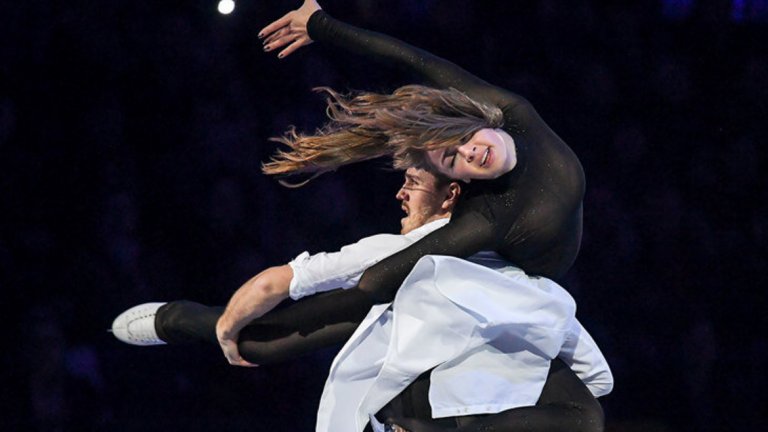 Александра Степанова и Иван Букин спечелиха сребро при танцовите двойки.