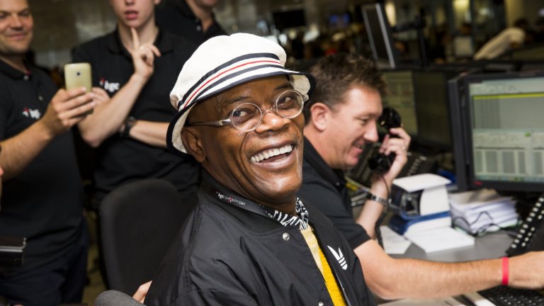 Любимата му дума му помага да не заеква
Проблемът остава и до днес, като се проявява дори на снимачната площадка. Понякога Джаксън не успява да изрече спокойно думи, започващи с буквата G, понякога с P, понякога с B. Но е открил своето решение на проблема - произнасянето на любимата му дума "motherf****r" спира заекването. "Казвам я и ми помага, дори когато я казвам на себе си много тихо. Не заеквам, когато казвам тази дума", споделя актьорът, за когото тази иначе обидна дума се е превърнала едва ли не в запазена марка.