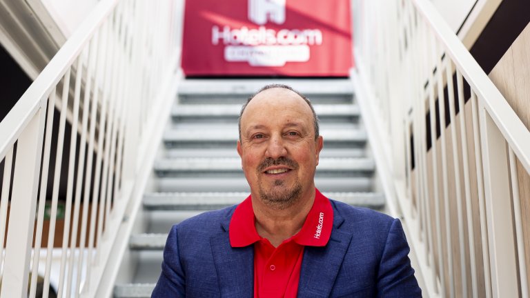 "Знаем къде живееш. Не подписвай!": Фенове на Евертън заплашиха Бенитес