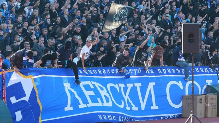 Левскарите подкрепиха отбора и на стадион "Локомотив", но... напразно. Стартът на пролетта, която ще отбележи 100-годишнината на клуба, е конфузен с реми и загуба.