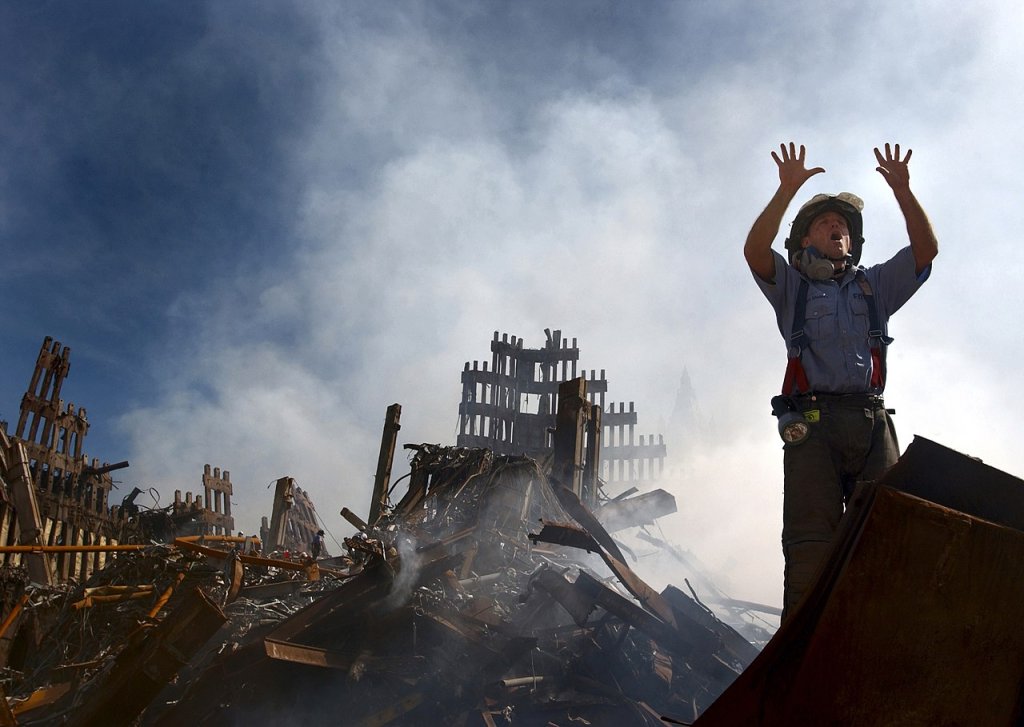 1280px-WTC-Fireman_requests_10_more_colleagesa
