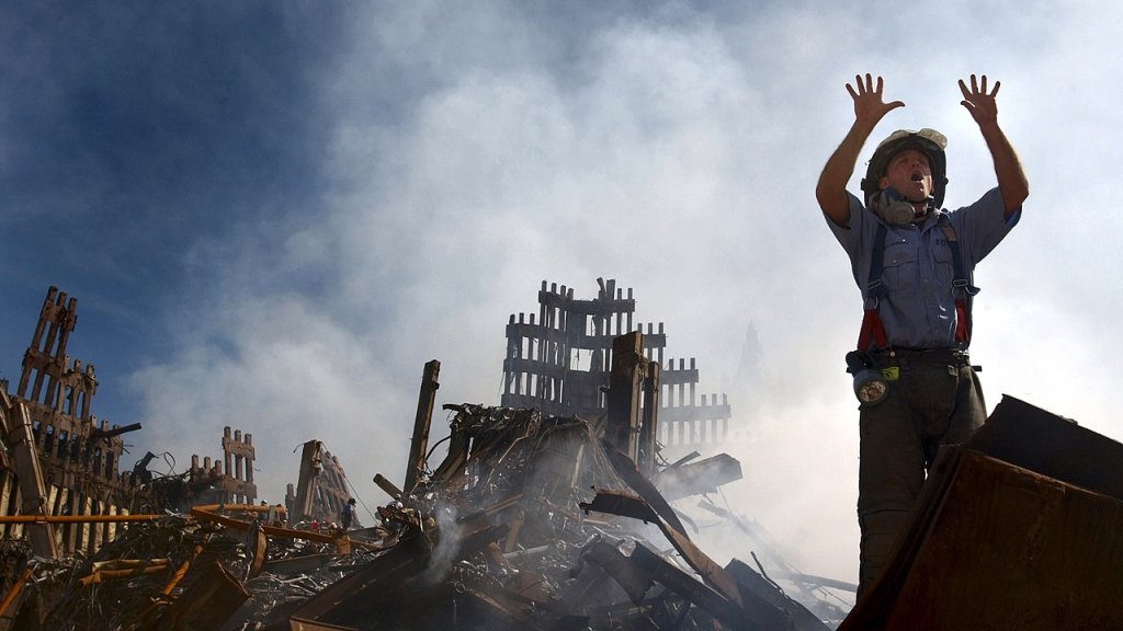1280px-WTC-Fireman_requests_10_more_colleagesa