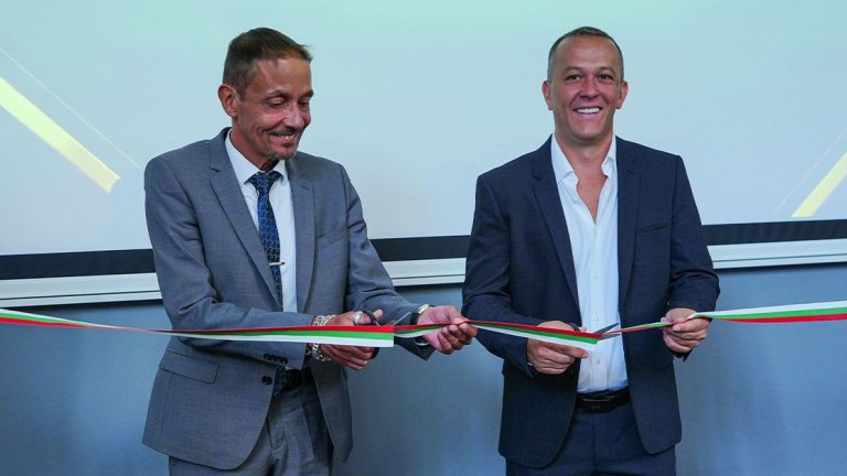 Инвестиция от 400 000 лв. осигури модерна зала за обучение на бъдещите инженери и ИТ специалисти (на снимката: проф. д-р Георги Венков, ректор Технически Университет-София и Иво Георгиев, изпълнителен директор на Amusnet)