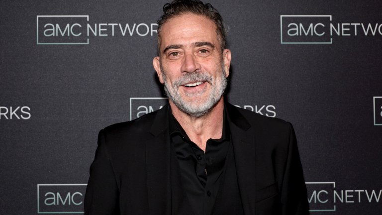 Джефри Дийн Морган (Джон Уинчестър)
Актьорът, изиграл бащата на Сам и Дийн, сякаш събра повече внимание с изпълнението си като Нигън в “Живите мъртви” (The Walking Dead) до 2022 г. Влезе отново в ролята за спинофа “Живите мъртви: Мъртъв град” (2023 г.).
Предвидено е да го видим и в четвъртия сезон на The Boys. Каква изненада, а?