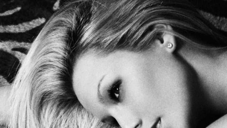 Събира погледите, където и да отиде.