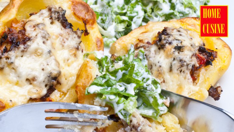 Пълнени картофи с телешко и зеленчуци