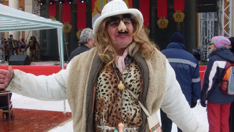 Маски, вино и кебапчета