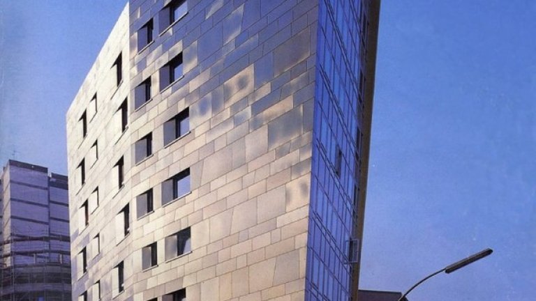 Жилищната сграда с кула IBA в Берлин е сред първите проекти на Заха Хадид и е строена в периода 1986-та - 1993-та