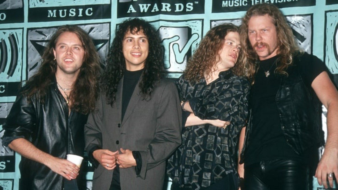 Metallica - The Unforgiven
Освен тежките си тресни, Metallica умеят да правят и наистина въздействащи балади. Ако сред тях Nothing Else Matters е най-известната и най-нежната, то The Unforgiven е може би най-мрачната и изпълнената с болка.
