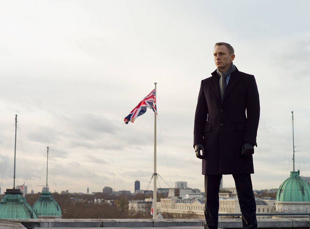 "007 Координати: Скайфол"
С този филм от поредицата за Джеймс Бонс, Мендес се изправя пред предизвикателството да вкара героите в свят, който би бил абсолютно чужд на хората, създали ранните адаптации по Ян Флеминг. И успява. В Скайфол MI6, Бонд, М и техните променящи се роли са в центъра на действието. Разузнаването се брани от враждебно настроен държавен бюрократ (Ралф Файнс), а MI6 е под заплаха от Раул Силва (Хавиер Бардем) - бивш агент с кибер-умения, който се чувства предаден от М преди години. Даниъл Крейг влиза в ролята съвършено, а Мендес изкарва историята за Джеймс Бонд на сцената на съвременния живот.