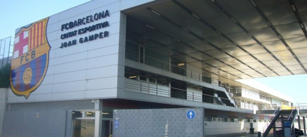 
Ciutat Esportiva Joan Gamper, Барселона
Земята, върпу която е базата, бе закупена от клуба през 1989-а. Комплексът е на по-малко от 5 км. от стадион "Камп Ноу".
