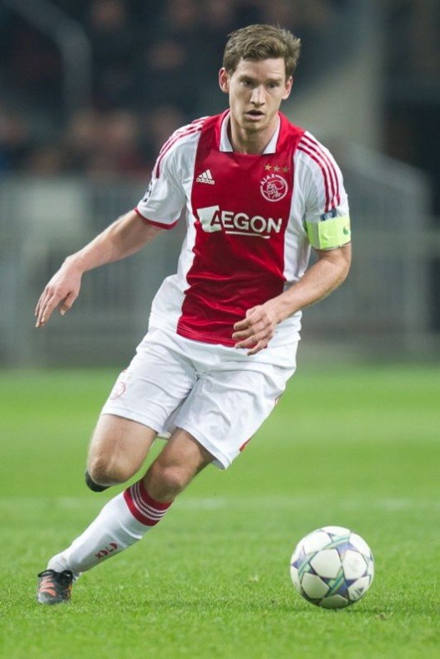 Централен защитник: Ян Вертонген Вертонген бе обявен за Играч на годината в Холандия преди да премине в Тотнъм, където в момента е един от стожерите в отбраната.
