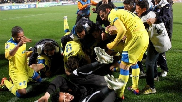 Сезон 2011/12, осминафинали
Лион – АПОЕЛ 1:0
АПОЕЛ – Лион 1:0 (общ: 1:1, победа за АПОЕЛ с 4:3 след дузпи)
АПОЕЛ, първо, направи чудеса, за да стигне до груповата фаза на турнира, след което – стигна и още едно стъпало по-нагоре. Густаво Мандука отбеляза, за да изравни резултата от двата мача, а Дионисиос Киотис спаси дузпи на Лаказет и Бастос. „Написахме история. Знаехме, че ще имаме само един шанс да стигнем толкова напред в турнира, затова трябваше да дадем всичко“, каза голмайсторът Мандука.