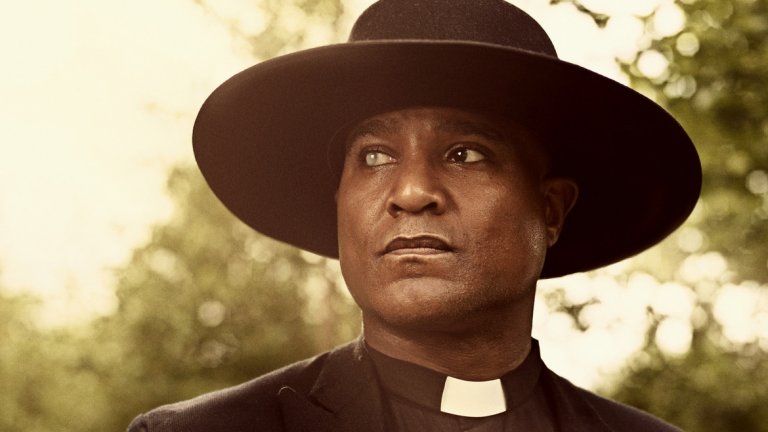 Сет Гилиам, който играе ролята на отец Гейбриъл Стоукс в "Живите мъртви" разказва за работата си по сериала