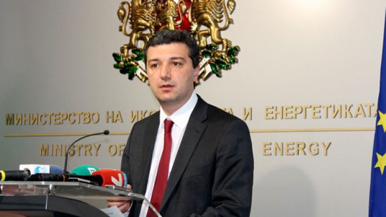 Само чрез нови инвестиции ние можем да върнем тази енергетика, за която мечтаем, изтъкна министър Стойнев