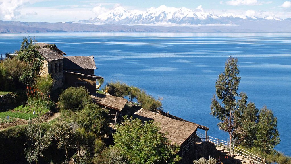 Lake_Titicaca_on_the_Andes_from_Bolivia