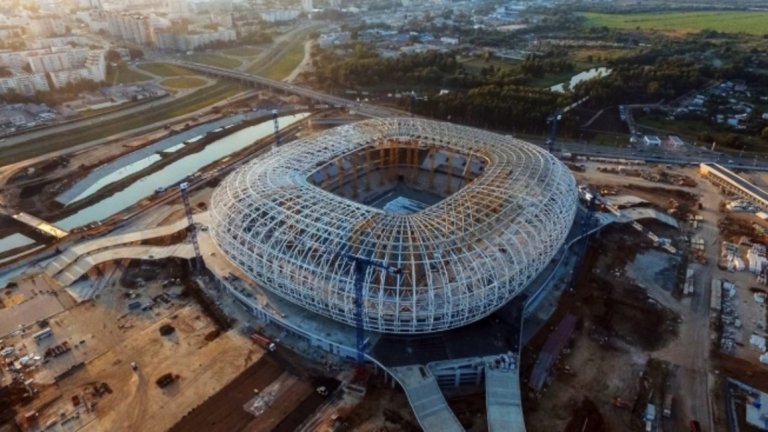 "Мордовия Арена"

Стойност — 15,8 млрд рубли, капацитет — 44 149 зрители

Готов е на 75%, а според местните власти съоръжението ще е напълно завършено до април следващата година, когато трябва да се изиграе първият мач на него.
