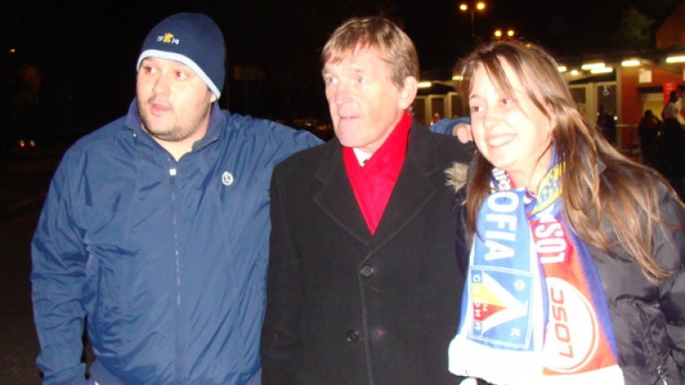 Кени Далглиш (в средата) иска да поеме Ливърпул