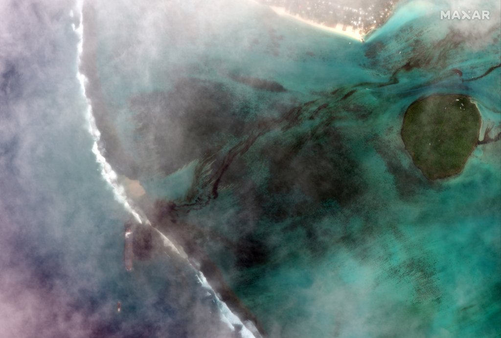 Бедствието край остров Мавриций, показано от въздуха