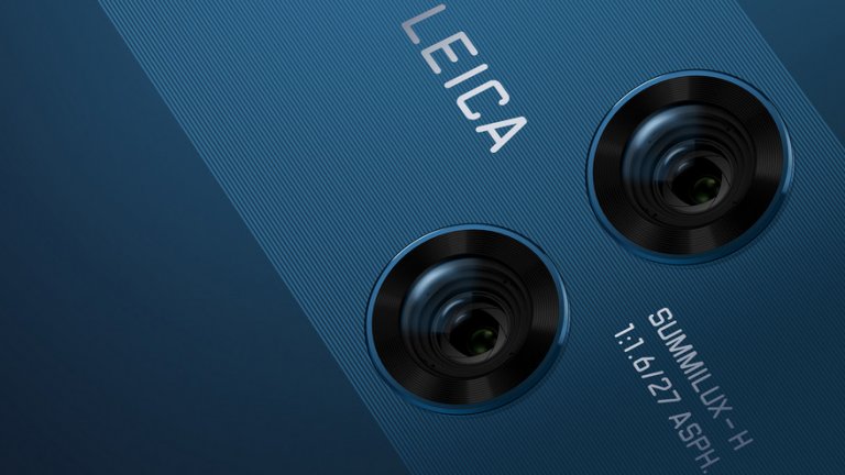 Телефоните са с двойна Leica камера с един цветен и един монохромен сензор