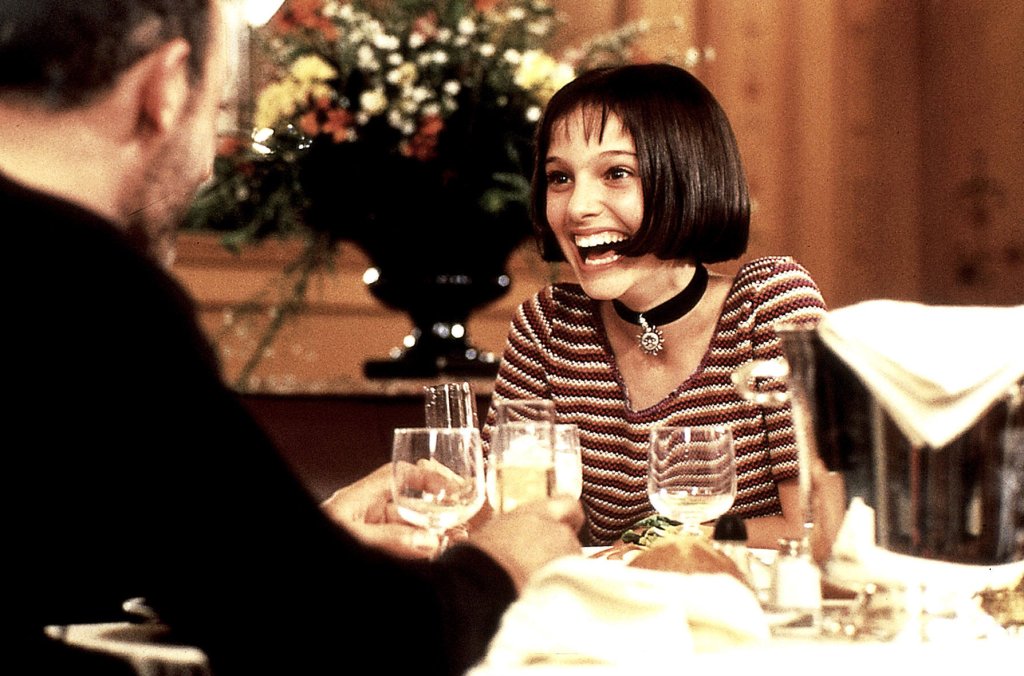 \"Леон\" (Leon, 1994) 
Дебютът на Портман в киното. Тя е само на 13 години, а играе момиче, което се сприятелява отвъд нормалните граници с доста по-възрастния герой на Жан Рено. Тогава приема моминското име на баба си (Портман) за артистичен псевдон