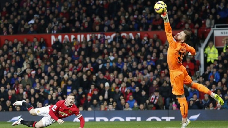 Уейн Рууни лети. С два гола той донесе 3:1 на Юнайтед срещу Нюкасъл, а след мача се закани, че тимът гони титла. Е, засега нещата изглеждат по-скоро като преследване на духове със Сити  и Челси далеч напред, но...