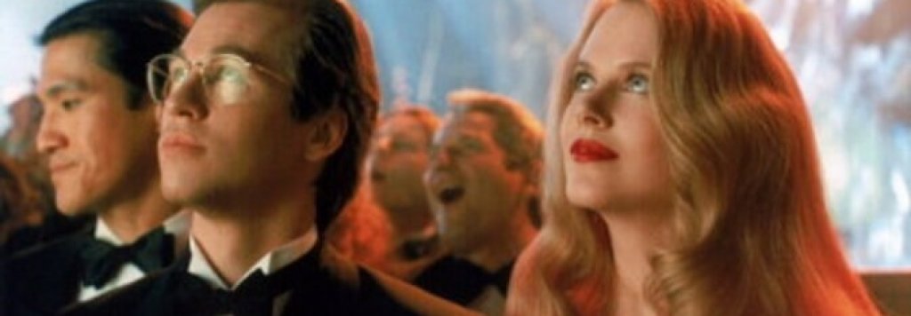 “Батман завинаги” (1995 г.) 
Къде да гледаме: под наем в Apple TV+
Приживе Вал Килмър горчиво се разкайваше, че се е съгласил да играе Батман във версията на режисьора Джоел Шумахер. Актьорът твърдеше, че костюмът на супергероя му е бил зверски неудобен, което е пречело на играта му. Освен това не е разбирал наставленията на режисьора и когато се видял на голям екран, бил адски недоволен от себе си.
Въпреки че “Батман завинаги” се представи прилично на световния боксофис, филмът не успя да засенчи предните два филма на Тим Бъртън.