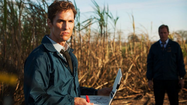 "True Detective" 
Най-голямото телевизионно събитие на 2014-а и почти сигурна модерна класика. Криминалната драма на HBO предложи скандално качествена драматургия, виртуозна техническа презентация и великолепни актьорски изпълнения.
Матю Макконъхи и Уди Харелсън създадоха невероятни телевизионни персонажи, придаващи особена плътност на заплетения сюрреалистичен разказ за престъпления в американския Юг.