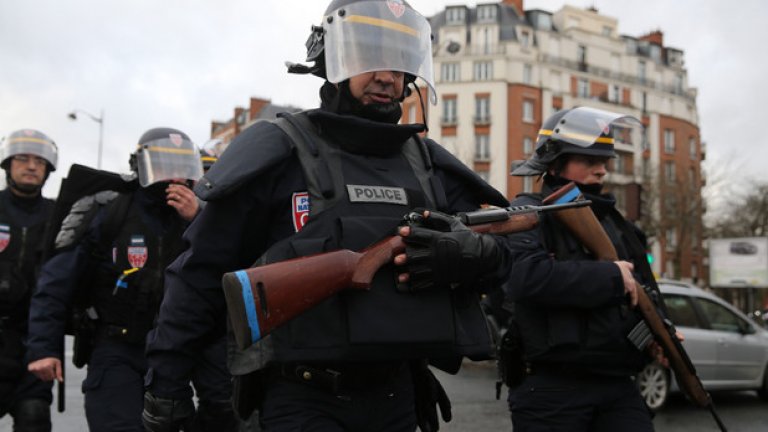 Полицията в района на заложническата криза в Париж