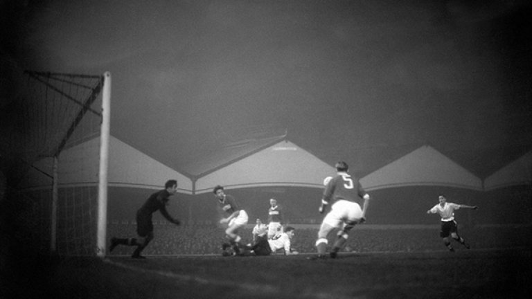 Знаменита контрола на "Молиню" от 1954-а година, в която 

Уулвърхемптън разгромява Спартак Москва с 4:0
