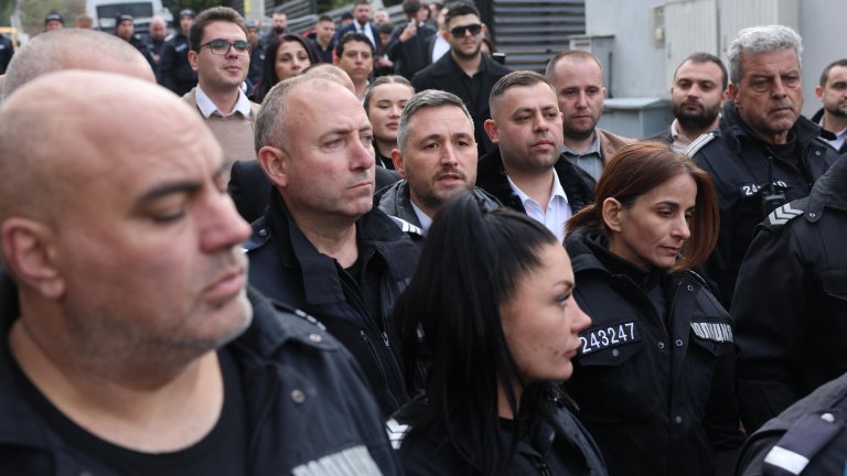 Привърженици на Ахмед Доган опитаха да влязат в бившия му дом