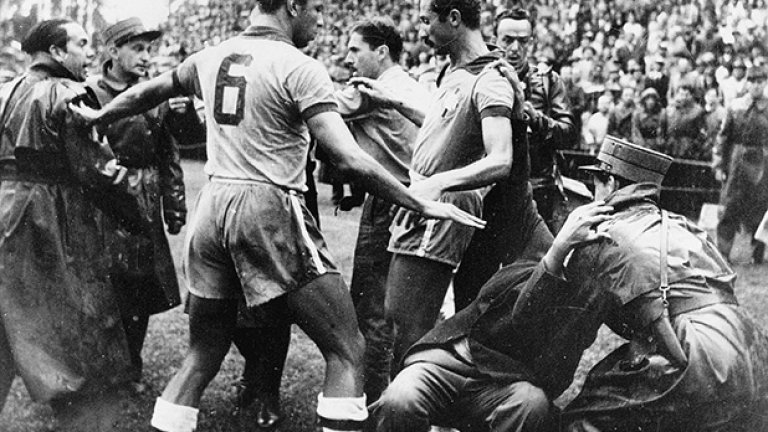 Битката за Берн. Грозни сцени помрачават иначе страхотния полуфинал срещу Унгария през 1954 г., загубен с 2:4. Английският съдия Артър Елис гони трима играчи, а ритници се раздават и след мача.